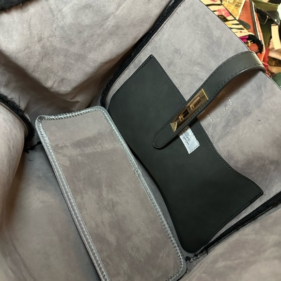 Unbillion Large Sized Black Leather and Faux Furry Bag -Very Clean - EUC - Picture 8 of 10